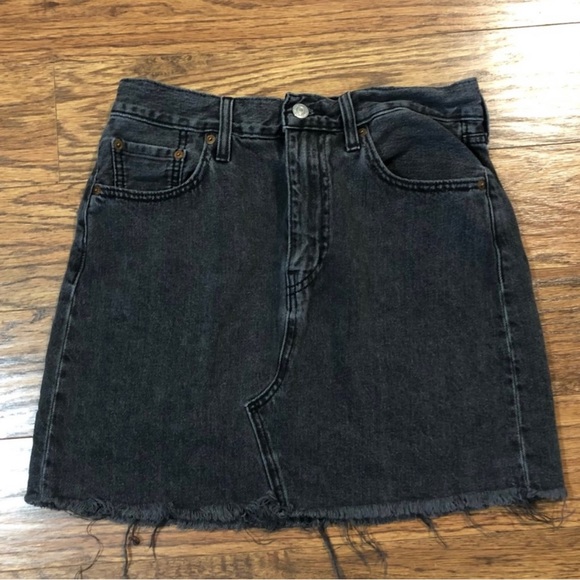LEVIS HIGH RISE CHARCOAL DENIM SKIRT SIZE 28 - Picture 4 of 12